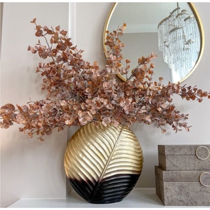 แจกันดอกไม้โลหะทรงหยักสีทองหรูหรา กระถางต้นไม้ทองเหลืองลายร่อง ของตกแต่งโต๊ะกลางสำหรับบ้าน งานแต่งงาน และโรงแรม - Product Image 3