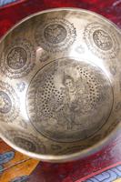 Ensemble de bols chantants finition antique avec marteau pour la méditation, le yoga, la relaxation en studio et la décoration intérieure
