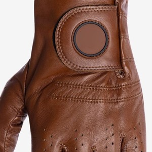 Gants de golf confortables en cuir véritable pour usage sportif, avec sangle de poignet réglable et fermeture auto-agrippante, en matériau doux et respirant pour les mains - Product Image 2