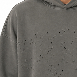 Sweat à capuche pour homme en molleton de coton gris anthracite délavé, effet usé et troué, coupe oversize à épaules tombantes, style streetwear, fabricant de marque privée - Product Image 6