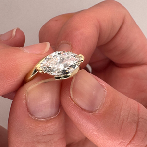 Bague solitaire East West Diamond, diamant de 2 carats de forme marquise, diamant de laboratoire, fiançailles, or jaune 14 carats - Product Image 3