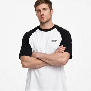 Camiseta de manga raglán con bloques de color en blanco y negro para hombre de Oneten Apparel - Product Image 4