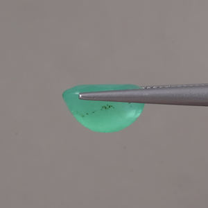 มรกตแท้จากผู้จัดจำหน่าย (รับรองคุณภาพจากผู้เชี่ยวชาญ) น้ำหนัก 3.70 กะรัต รูปทรงวงรี 12x8 มม. สีเขียวพรีเมียม ขัดเงา/เคลือบน้ำมัน - Product Image 2