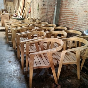 Fauteuil de salle à manger en teck massif, vente en gros directe usine Indonésie, chaise en bois personnalisée pour l'hôtellerie et l'extérieur avec coussin imperméable - Product Image 6