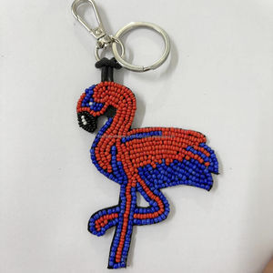 LLavero de cangrejo artesanal con cuentas y lentejuelas amarillo y blanco con cuentas mar criatura encanto bolso náutico accesorio o regalo para el zodiaco - Product Image 2