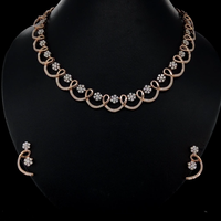 Ensemble collier et boucles d'oreilles élégants pour femmes en argent 925 plaqué or rose avec diamants de laboratoire taille brillant |   Bijoux à motif floral ondulé