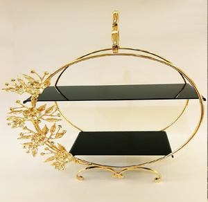 Elegante soporte de servir de dos niveles en metal dorado con intrincados diseños cortados a láser y un asa superior; disponible a precios de mayorista. - Product Image 3