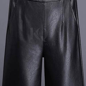 Pantalones de cuero elegantes para mujer, corte ajustado, diseñados para un estilo urbano y para combinar con diferentes atuendos. - Product Image 5