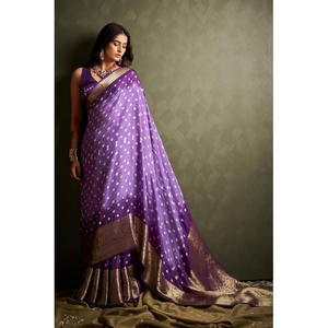 Sari de Seda Kanjivaram de Lujo con Estampado Bandhani, Sari Tradicional Teñido a Mano con Bordado Zari, Prenda Étnica de Diseño para Bodas - Product Image 1