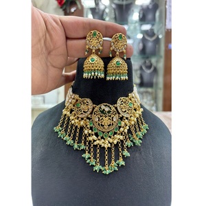 Ensemble collier et boucles d'oreilles en laiton plaqué or de qualité supérieure, magnifique, pour femmes, pour les occasions de mariage. - Product Image 1