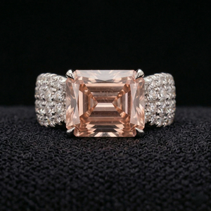 Anillo de Diamantes de Platino Elegante y Estilizado, Joyería Premium para Bodas, Compromisos, Fiestas y Ocasiones Especiales - Product Image 1