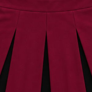 Jupe plissée bordeaux pour femmes et filles, idéale pour la danse, les entraînements, les compétitions, les tenues de sport scolaires et les équipes athlétiques. - Product Image 5