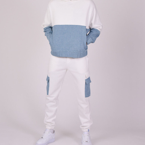 Material ligero, estructura cómoda, costuras fiables y ajuste flexible. Ideal para el moderno hombre. Chándal tipo pullover diseñado con [material/tecnología]. - Product Image 2