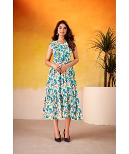 Vêtements ethniques indiens en soie Maslin avec imprimé floral, robes de style moderne, collections de Kurtis pour femmes, vêtements décontractés et de soirée - Product Image 1
