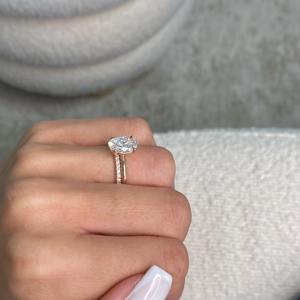 Bague solitaire en diamant de laboratoire ovale certifié IGI de 2,20 carats D-VVS2 _ Alliance de mariage assortie en diamant _ Or rose 14 carats - Product Image 2