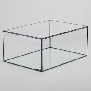 En oferta, un equilibrio perfecto entre resistencia y elegancia, el marco metálico soporta elegantes paredes de vidrio para una solución elegante de almacenamiento de joyas. - Product Image 1