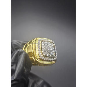 Anillo Cuadrado de Plata de Ley 925 con Diamantes de Moissanita, Tono Dorado, Joyería de Alta Gama para Compradores Mayoristas - Product Image 1