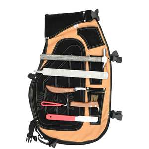 Kit complet d'outils de fermeur avec tablier en cuir, couteau à ébavurer, couteau courbé, râpe, lime, marteau, outil de ramassage et brosse métallique - Product Image 1