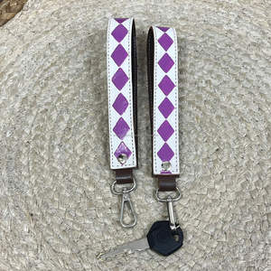 Porte-clés tendance 2026 en cuir de vachette façonné à la main style western avec motif à carreaux, dragonne artisanale unisexe - Product Image 5