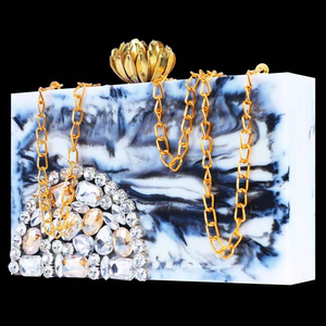 Bolso de mano de resina negro y marfil perlado, hecho a mano, con diseño único y personalizado, con patrón geométrico, de MULTI CRAFT - Product Image 3