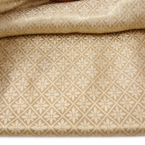 Tissu brocart de luxe 100 % pure soie, jacquard traditionnel à motifs floraux, pour vêtements de mariée de créateur et couture ethnique - Product Image 1