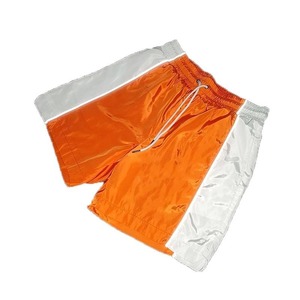 Ensemble de survêtement réfléchissant en nylon deux pièces personnalisé pour homme, coupe-vent zippé et short, idéal pour l'été, respirant - Product Image 4