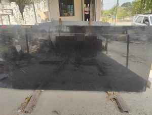 Losas de Granito Negro Natural con Superficie Pulida para Encimeras de Cocina y Decoración de Interiores, Disponible a Precio de Mayoreo - Product Image 3