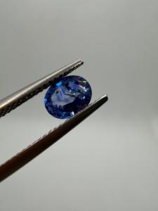 Zafiro Azul Real Natural AAA, Corte Ovalado, 1.22CT, 7x6x3.5mm, Gema Suelta Facetada, Ceylón, para Joyería Personalizada, Efecto de Color Terciopelo - Product Image 2