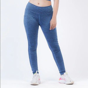 Perfectionnez votre entraînement avec nos leggings de yoga solides, dotés d'un tissu respirant extensible dans quatre directions et d'une taille élastique. - Product Image 1