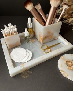 Nuevo Set de Baño de Resina con Diseño en Espiral para el Hogar: Dispensador, Kit de Maquillaje, Soporte para Brochas y Bandeja de Almacenamiento para Tocador a un Precio Accesible - Product Image 1