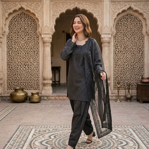 Costume Salwar traditionnel vert pour femmes, longueur cheville, avec dupatta brodée, coupe régulière, style Inde Pakistan, en coton, pour usage quotidien - Product Image 4