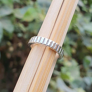 แหวนยางเงินแท้925แท้แบบดั้งเดิมของประดับแบบศิลปะกว้างพื้นผิวพรีเมี่ยมการออกแบบเป็นร่องเครื่องประดับชั้นดี-ซีกัลไตน์สไตน์ - Product Image 1