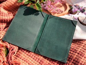 Porta Menús de Cuero Genuino con Logotipo Personalizado, Clásico, Ligero, Hecho a Mano, de Lujo, para Restaurante, Hotel y Cafetería LMC-0223 - Product Image 1