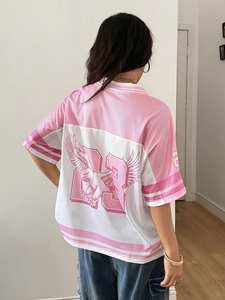 Camiseta personalizada rosa de Nueva Jersey para mujer, estilo hip hop, con estampado gráfico de números, oversize, gótica, con cuello en V, de malla, estilo jersey de fútbol americano, OEM. - Product Image 4