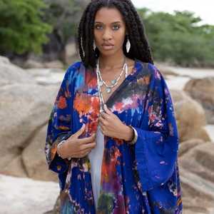 Robe de soirée moderne chaude détendue col en V profond faite à la main Tie Dye Trendy Summer Resort Wear Robe de soirée Boho Beach Kaftan Kimono Robe - Product Image 2