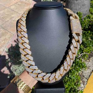 Cadena Cubana de 22mm con Acabado Brillante, Chapada en Oro sobre Plata 925, con Moissanita, Moderna y Unisex - Product Image 2
