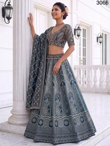 Robe de mariée brodée Lehenga Choli, longueur ras du sol, silhouette trapèze, polyester/coton, sequins épais, froncée, motif floral, deux pièces - Product Image 2