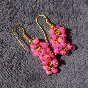 Pendientes de Ópalo Rosa de Etiopía con Cuentas, Oro de 14K, Gema Arcoíris - Product Image 5