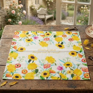 [K-ESSENTIALS] Foulard carré à fleurs jaunes en coton 60s 50x50cm, doux et réutilisable, motif floral - Product Image 3