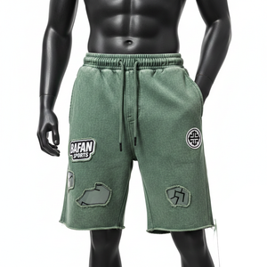 Shorts homme en molleton de coton premium 340 GSM, délavé à l'acide, vert olive, avec patch appliqué et logo personnalisé - Product Image 1