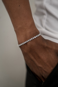 Bracelet tennis pour homme en argent 925 et moissanite, coupe poire, bijoux luxueux et étincelants, design élégant effet diamant. - Product Image 5