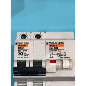 Disjoncteur 4 pôles MERLIN GERIN MULTI9 C60N - Équipements et pièces semi-conductrices d'occasion fiables à l'échelle mondiale - Product Image 3