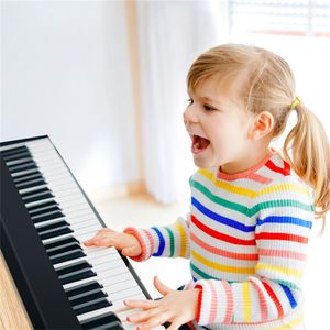 Pianoforte Digitale Pieghevole a 61 Tasti, Dimensioni Standard 90.17 x 17.78 x 5.08 cm, Tastiera MIDI Wireless, Batteria Ricaricabile da 1750mAh, Compatto, Usato - Product Image 5