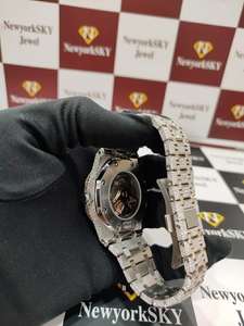 Montre à quartz de luxe pour homme, sertie de diamants, bracelet en acier inoxydable, cadran analogique, boîtier rond de 41 mm, fermoir déployant - Product Image 4