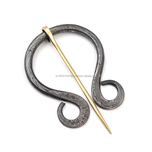 Tête de broche en acier damas forgée à la main unique avec broche en laiton Durable polyvalent pour un usage quotidien broches médiévales - Product Image 3