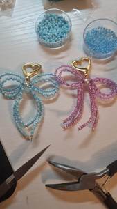 Porte-clés élégant brodé de perles avec des détails de broderie faits main, des perles colorées et un artisanat décoratif haut de gamme - Product Image 5