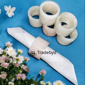 Anneaux de serviette de table classiques en résine de qualité supérieure, durables, écologiques, décoratifs pour la table à manger par Tradebyd - Product Image 1