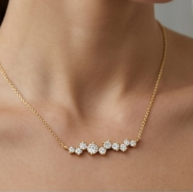 Collier de luxe pour femmes avec diamants cultivés en laboratoire, collier pendentif minimaliste avec grappe de diamants - Product Image 5