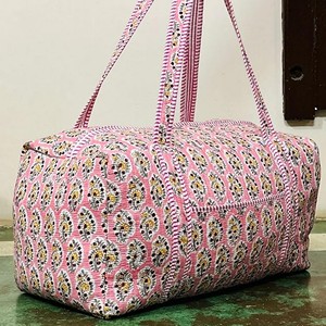 Bolsa de lona acolchada de tela de algodón cómoda hecha a mano en India, para mujer, informal, de viaje, de fin de semana, con cremallera, para compras, de hombro - Product Image 3