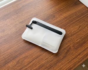 Cartera Delgada Unisex con Bloqueo RFID de Wriza Wholesale, Logotipo Personalizado, Minimalista, de Microfibra, con Cierre de Cremallera, Tarjetero para Hombre y Mujer - Product Image 3